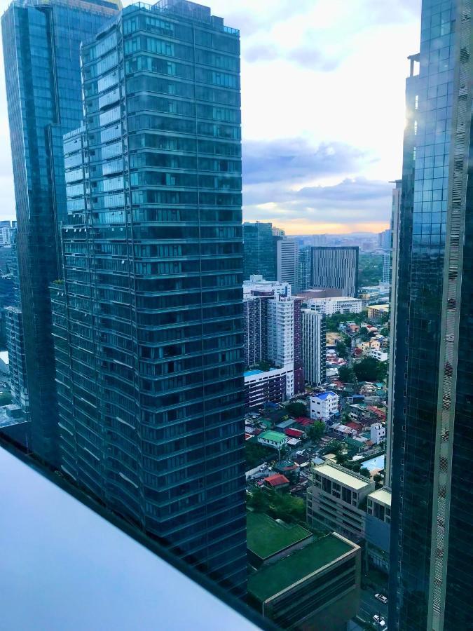 Daniella's Modern & Cozy In Uptown Bgc Apartment