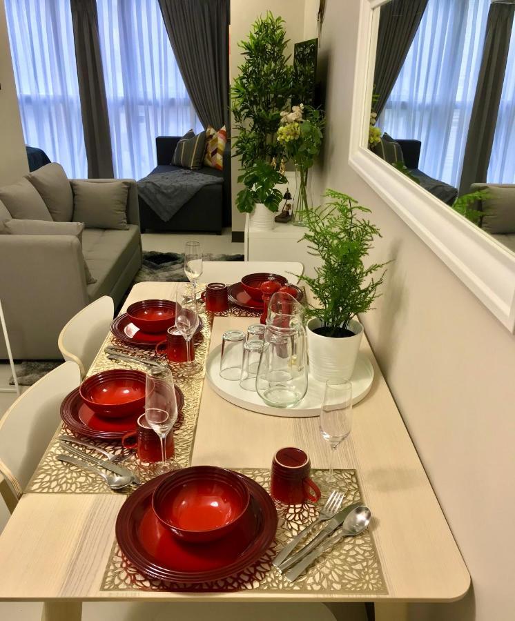 Daniella's Modern & Cozy In Uptown Bgc Apartment *