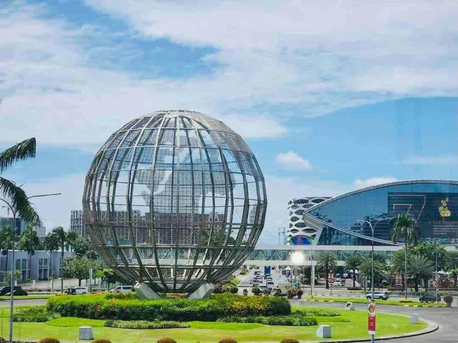 P00l Fr0nt With Balc0ny - New C0nd0 At Shore 2 Mall Of Apartment Manila