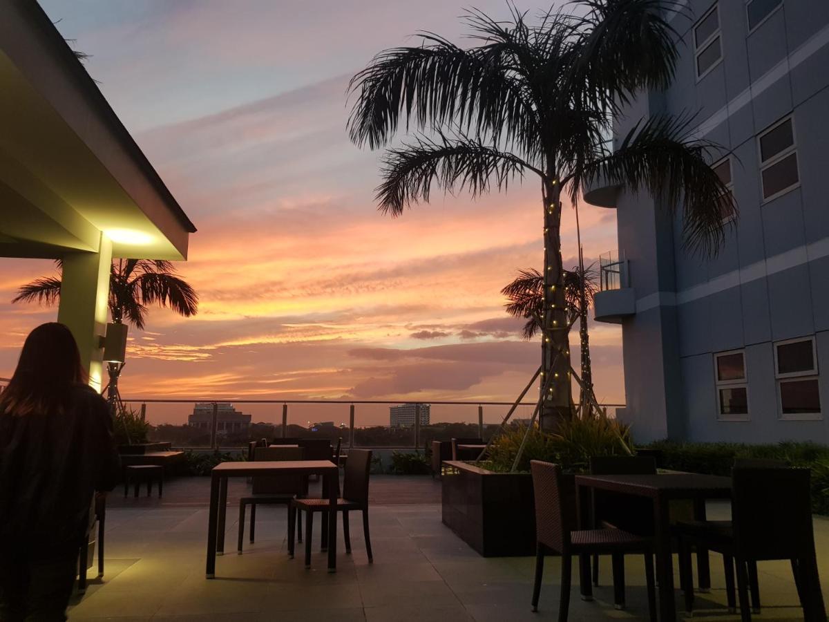 Aparthotel Smdc Coast Residences