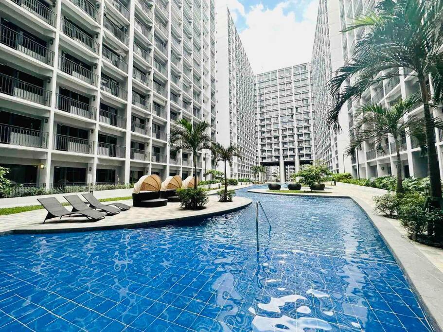 Mall Of Asia-p00l Fr0nt- New 1 Bedroom With Balc0ny At Sh0re2 Apartment Manila