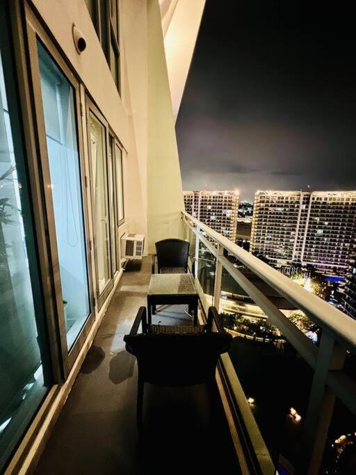 Apartment Azure 2bedroom With Balcony Manila