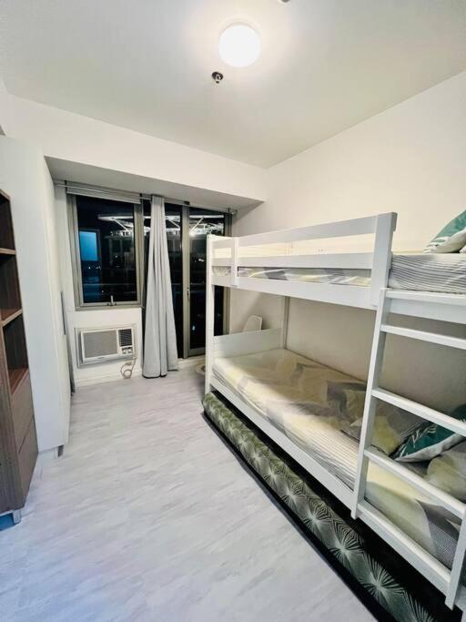 Azure 2bedroom With Balcony Apartment *