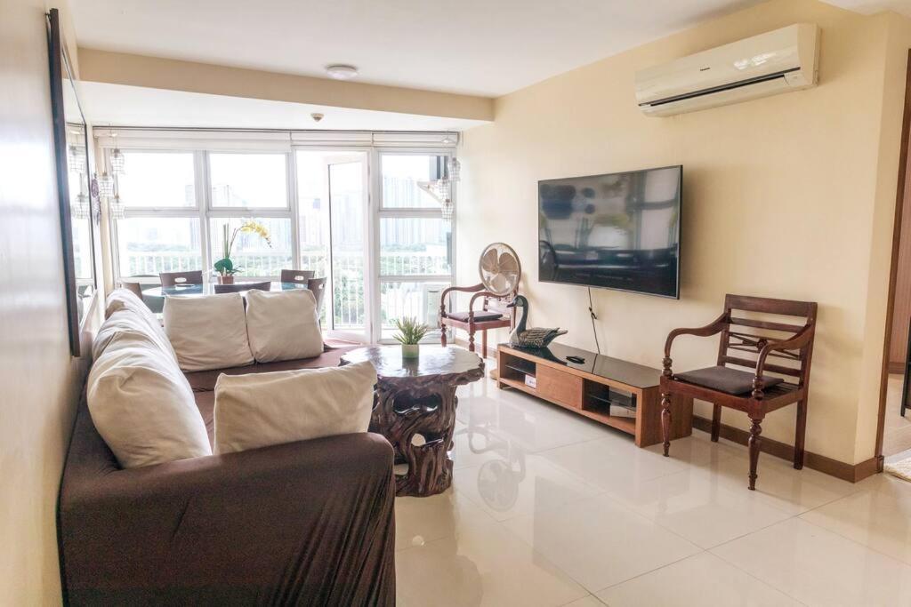 Apartment Cozy 2-bedroom In The Venice Luxury Residences Manila