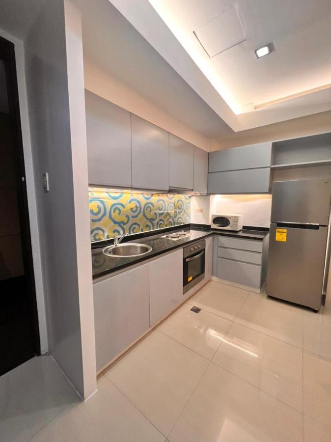The Pearl Interior Designed 1 Bedroom Unit Burgos Circle Bgc * Manila