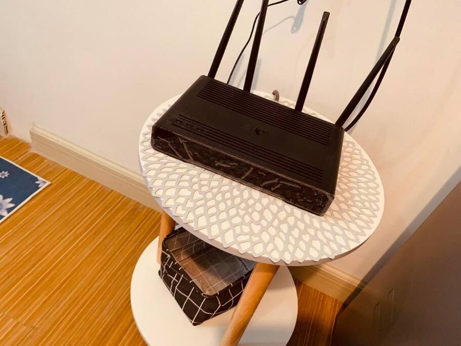 Apartment Retreat: Wi-fi, Netflix & Pool Access Near Bgc *
