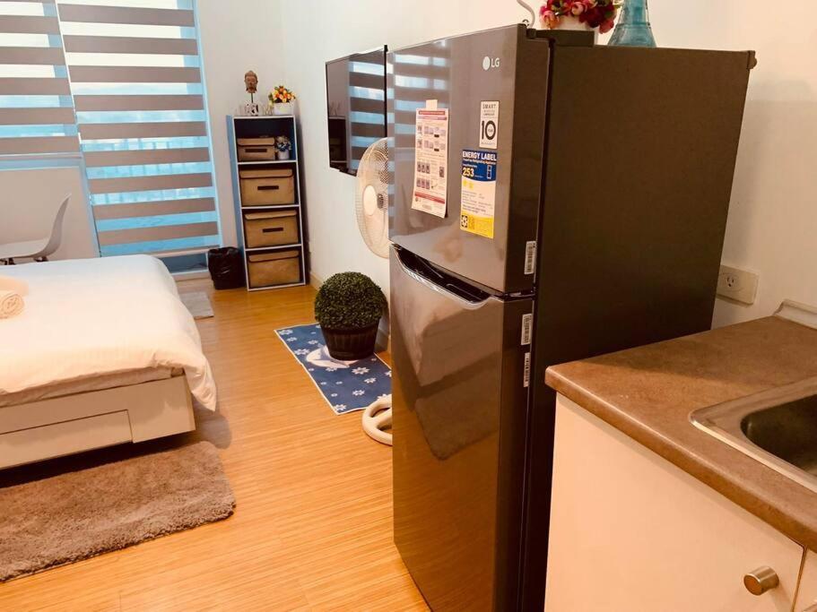 Retreat: Wi-fi, Netflix & Pool Access Near Bgc Apartment *
