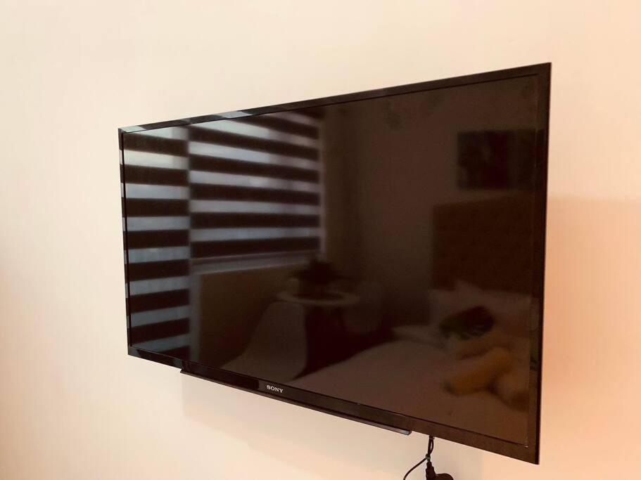 Apartment Retreat: Wi-fi, Netflix & Pool Access Near Bgc *