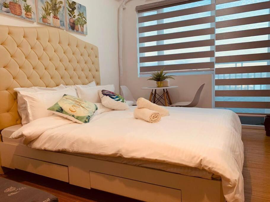 Retreat: Wi-fi, Netflix & Pool Access Near Bgc Apartment Manila
