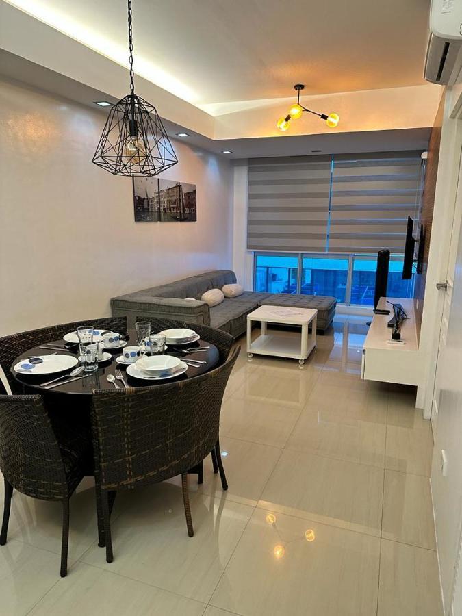 The Pearl Interior Designed 1 Bedroom Unit Burgos Circle Bgc * Manila