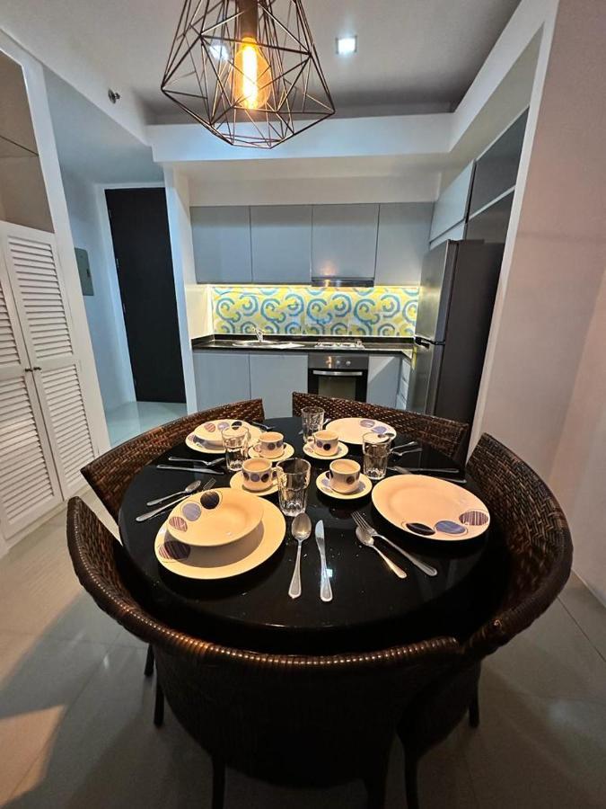 The Pearl Interior Designed 1 Bedroom Unit Burgos Circle Bgc * Manila