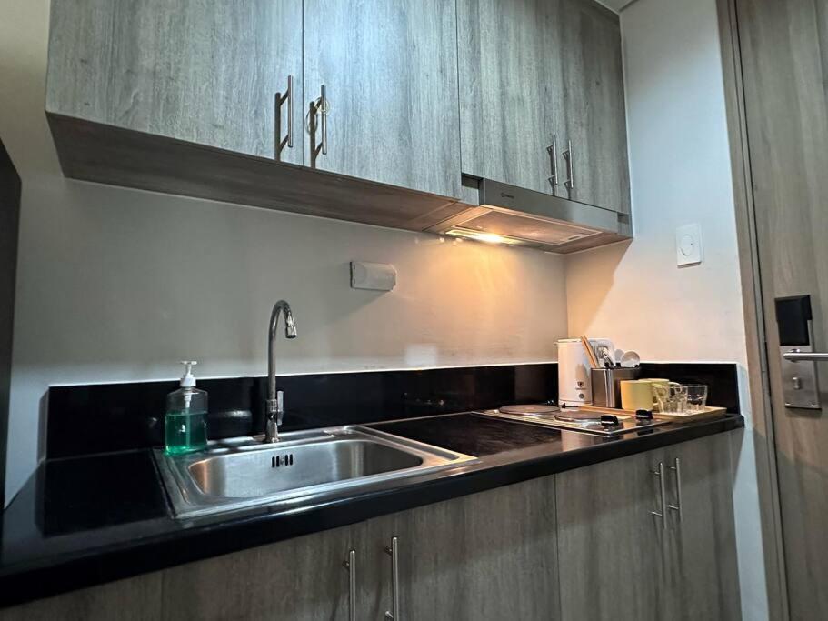 Hygge @ Moa Complex Near Naia, Ccp , Dfa Apartment