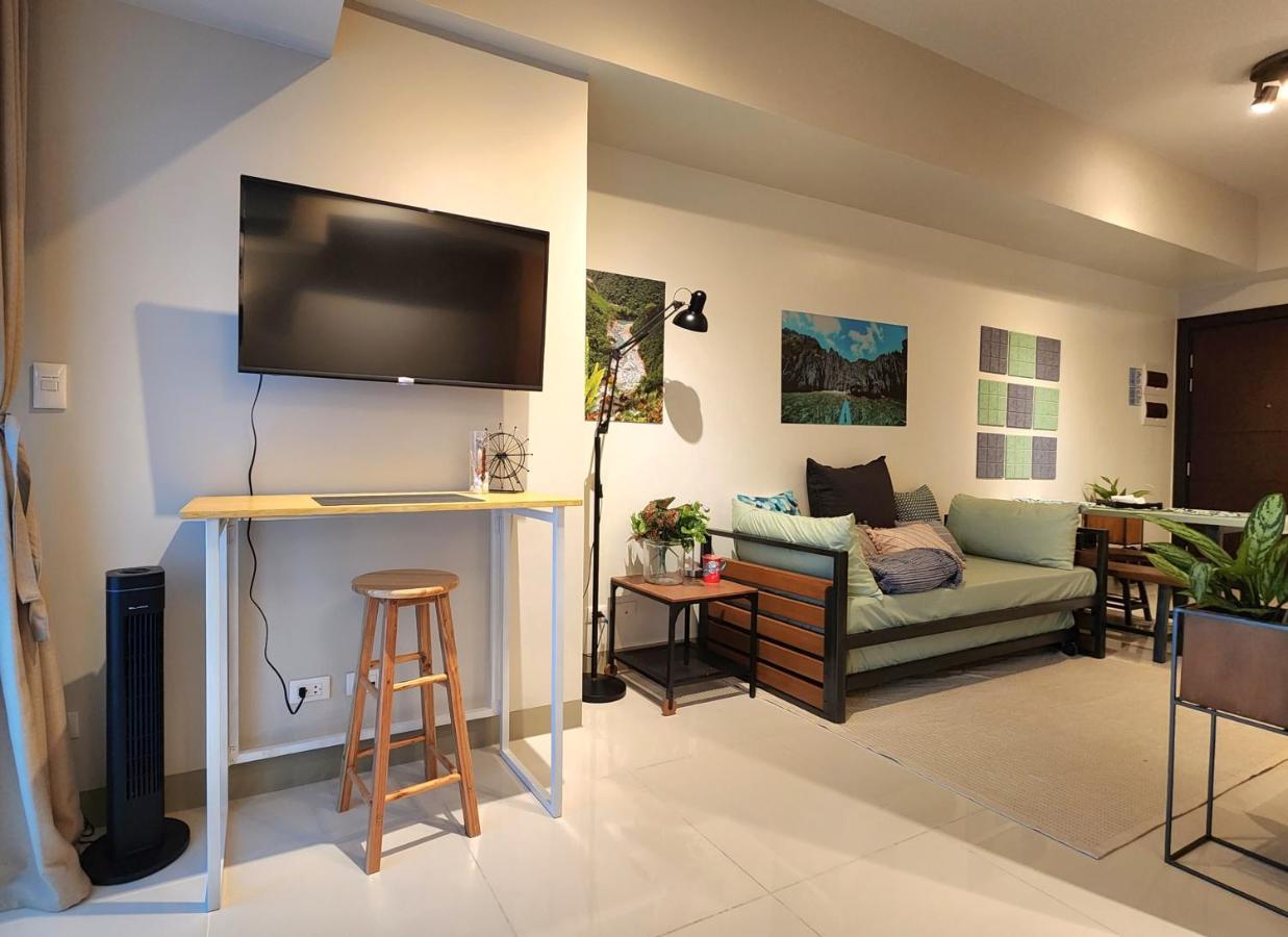 Pristine & Cozy At Uptown Mall Bgc Across Mitsukoshi With Free Parking Apartment *