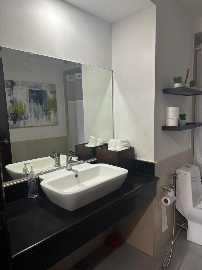 De Marina With Netflix Apartment Manila
