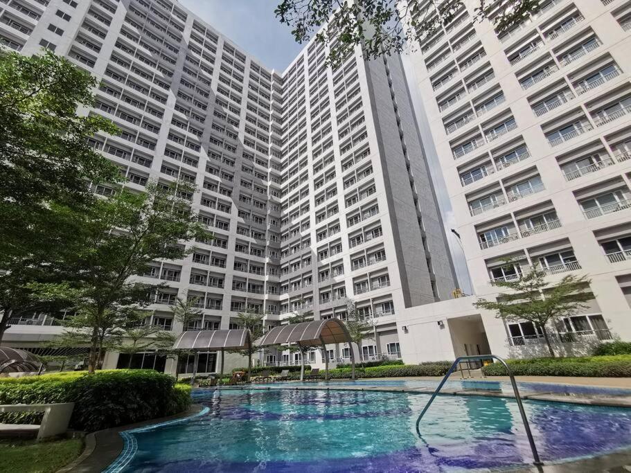 Love@grace Residences Near Bgc. Apartment Manila