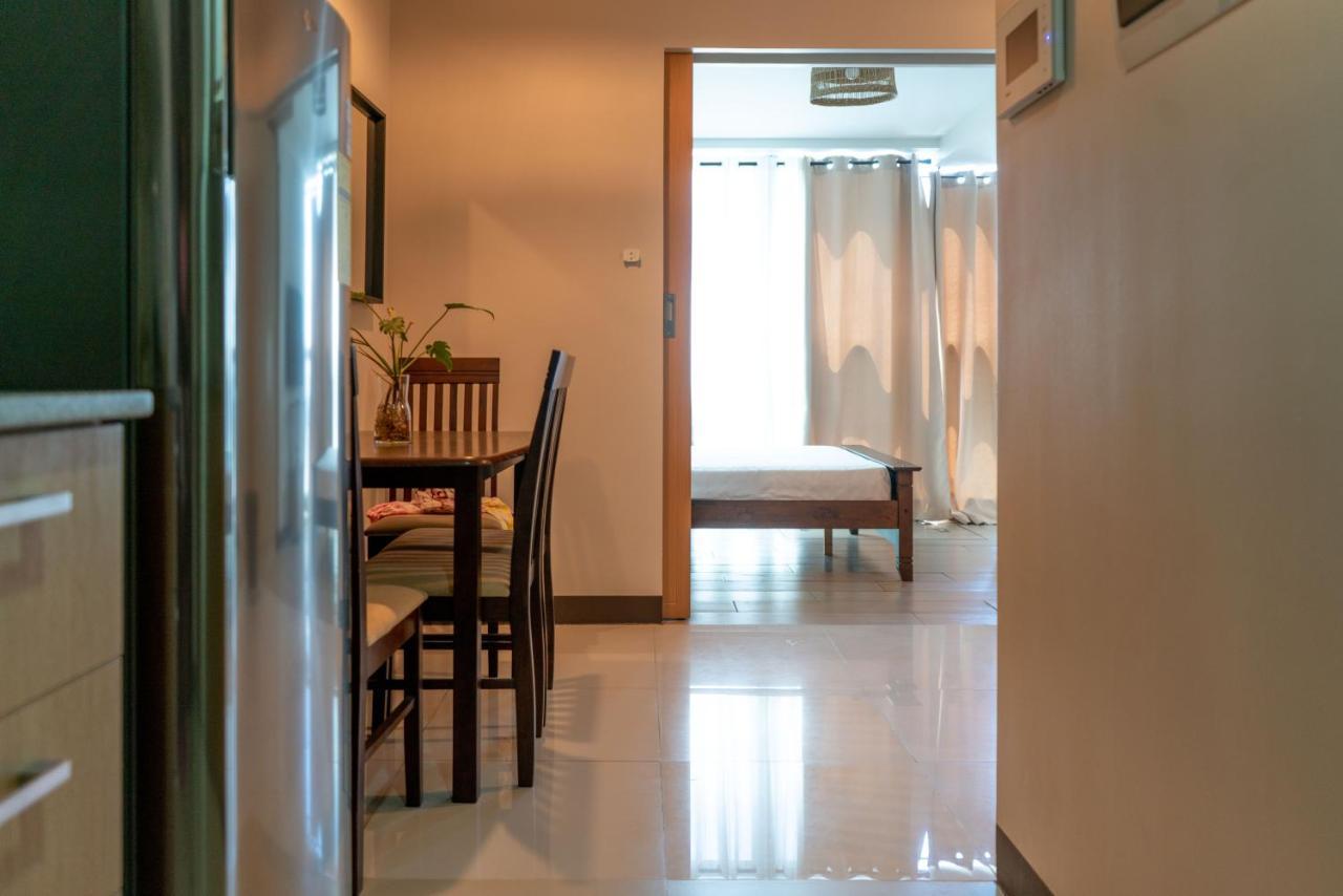 Apartment Uptown Parksuites Tower 1 Bgc By Ph Staycation Manila