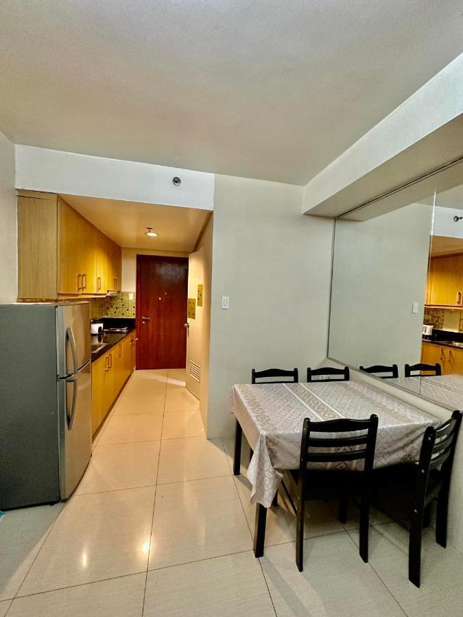 Shell Residences Mall Of - Jona Apartment