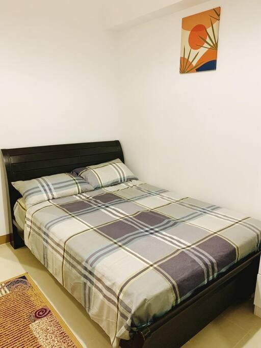 Sm Southmall 2br Unit With Mall View 709