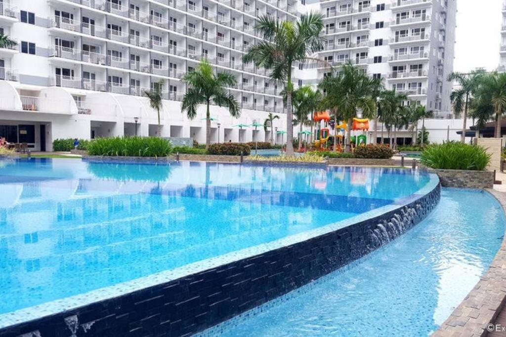Apartment Best Deal Nearest To Moa, Bigger 1br Wifi Cabletv Manila