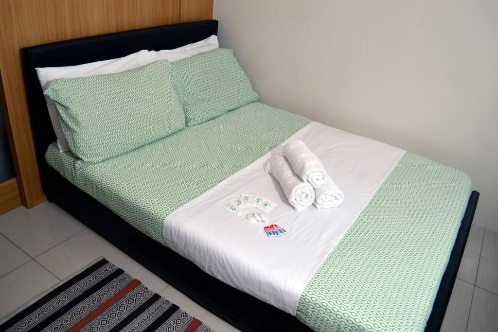 Best Deal Nearest To Moa, Bigger 1br Wifi Cabletv Apartment Manila