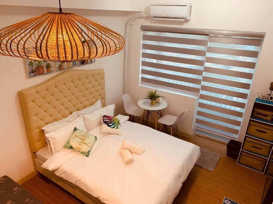 Apartment Retreat: Wi-fi, Netflix & Pool Access Near Bgc *