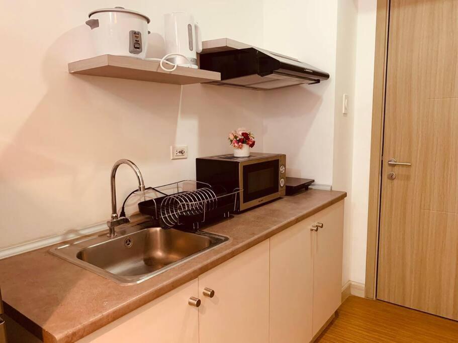Retreat: Wi-fi, Netflix & Pool Access Near Bgc Apartment