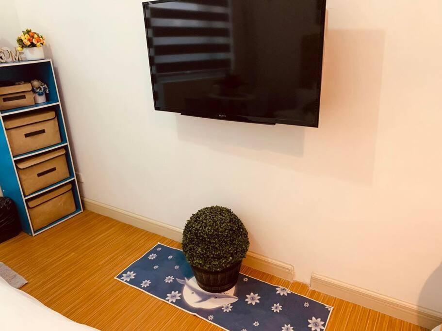 Retreat: Wi-fi, Netflix & Pool Access Near Bgc Apartment Manila