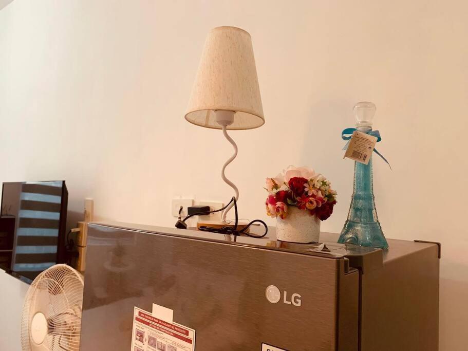 Retreat: Wi-fi, Netflix & Pool Access Near Bgc Apartment
