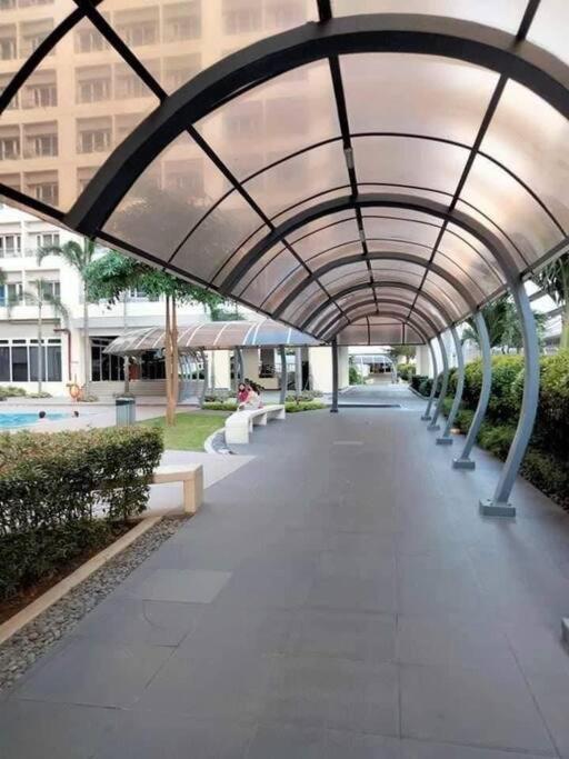 Retreat: Wi-fi, Netflix & Pool Access Near Bgc Apartment Manila