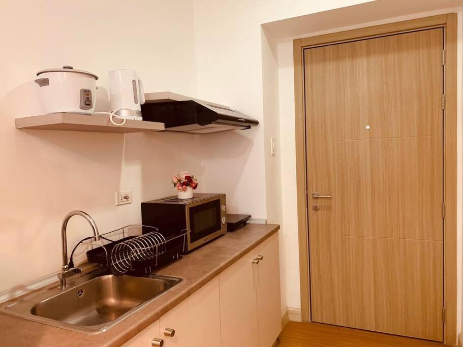 Retreat: Wi-fi, Netflix & Pool Access Near Bgc Manila