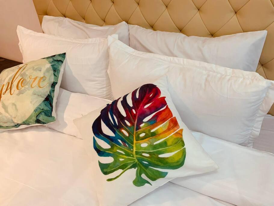 Apartment Retreat: Wi-fi, Netflix & Pool Access Near Bgc *