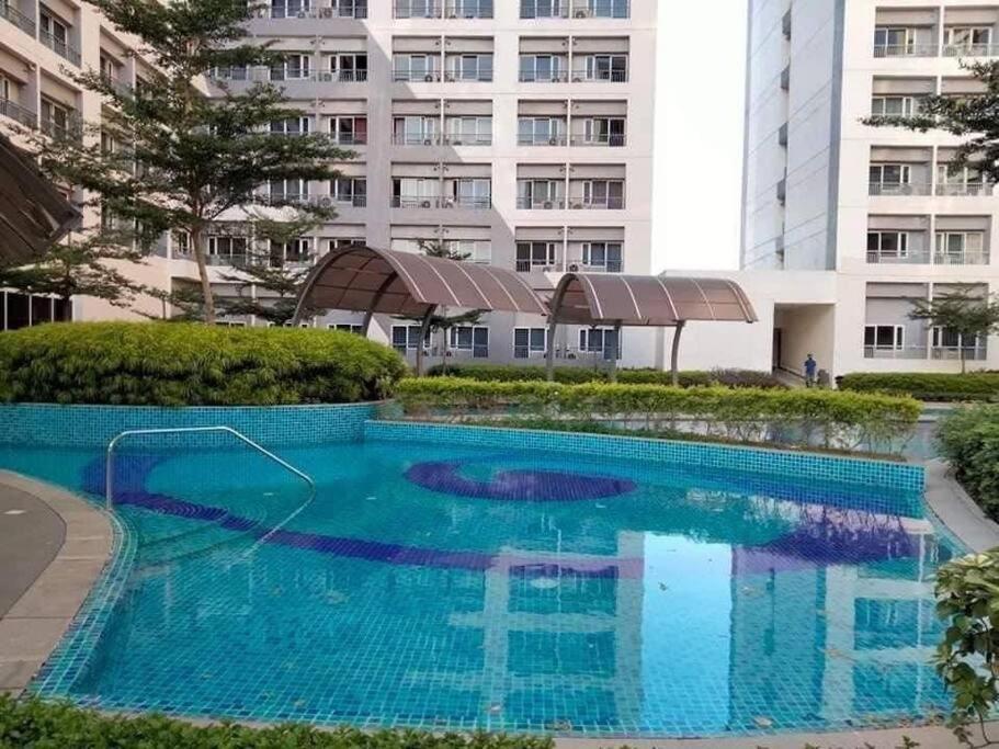Retreat: Wi-fi, Netflix & Pool Access Near Bgc Apartment *