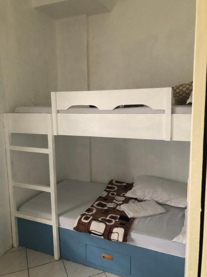 Apartment 3br 70sqm Free Internet, Penthouse Unit In Ermita, Near Us Embassy *