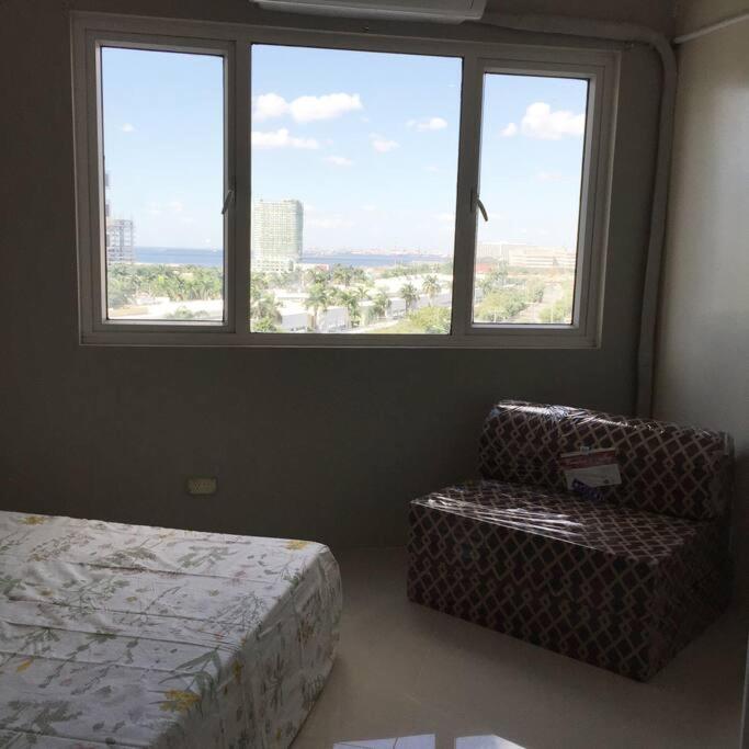 Best Deal Nearest To Moa, Bigger 1br Wifi Cabletv Apartment Manila