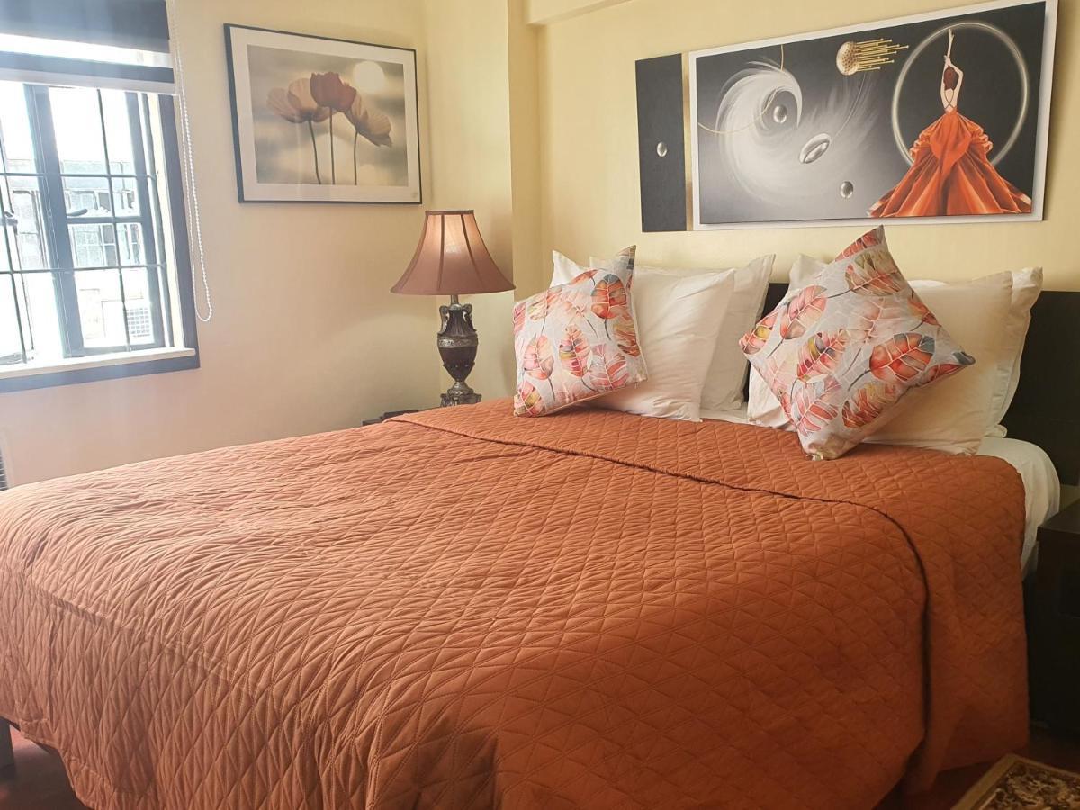 California Garden Square Apartment *