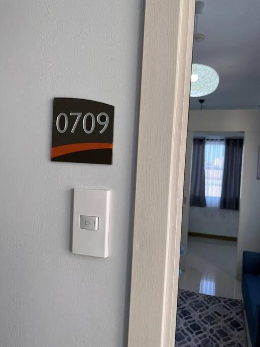 Sm Southmall 2br Unit With Mall View 709 *