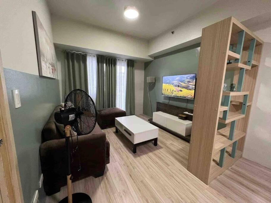 2 Bedroom Jazz Cozy At Deal! *
