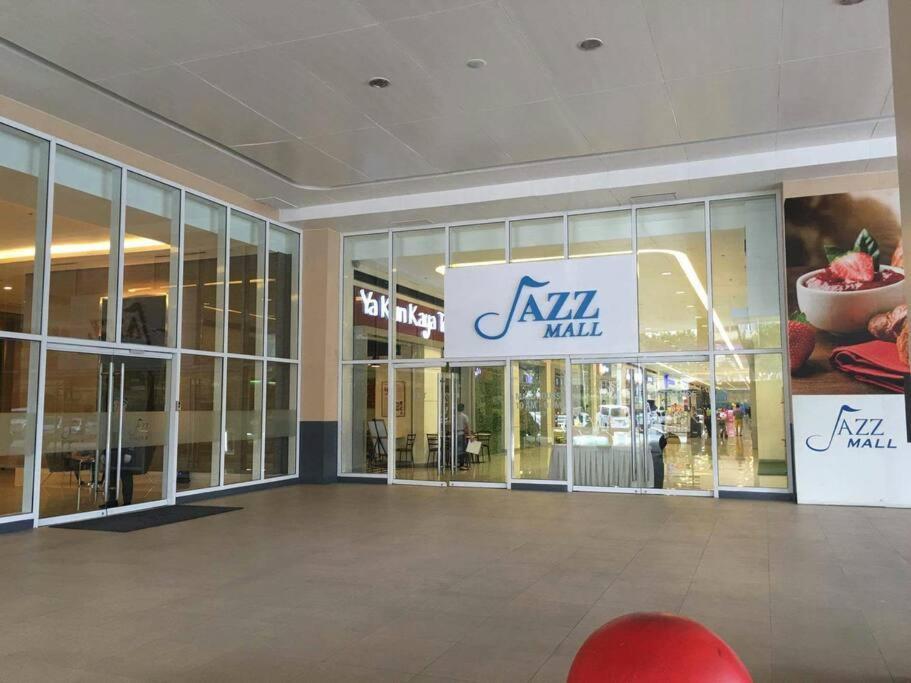 Apartment 2 Bedroom Jazz Cozy At Deal!