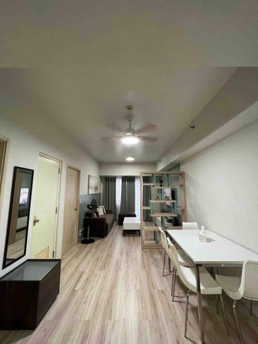 Apartment 2 Bedroom Jazz Cozy At Deal!