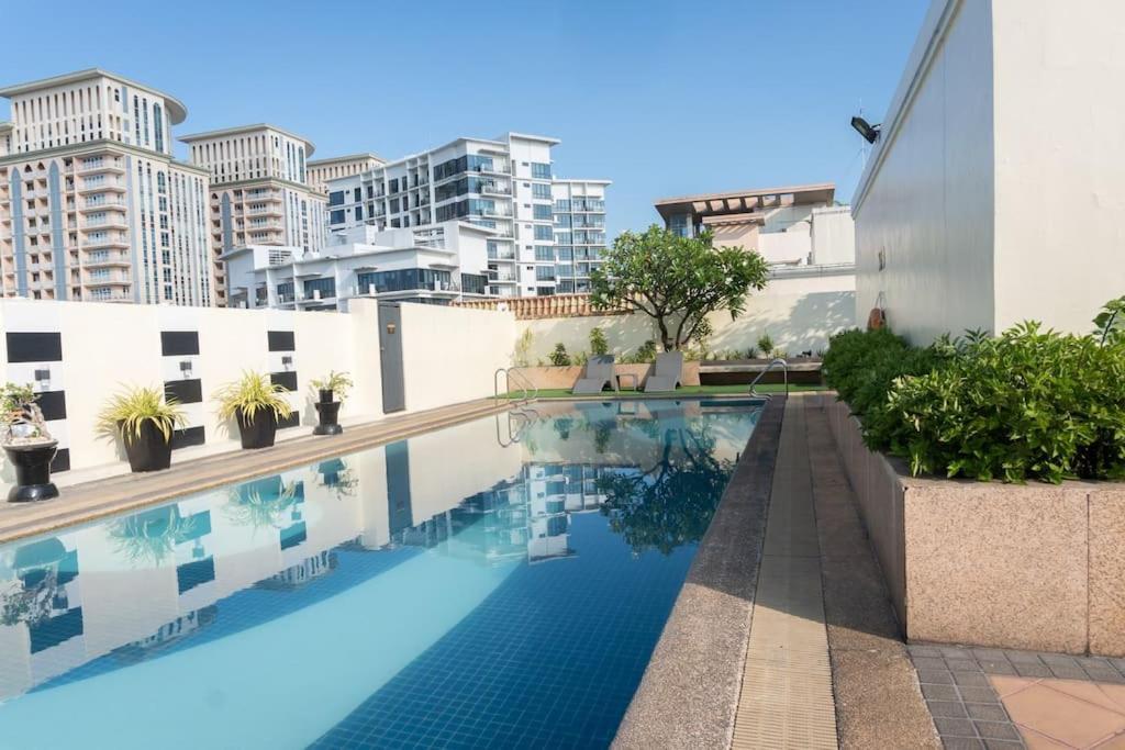 A2j Luxury 1br Near Venice Mall Bgc Taguig Manila