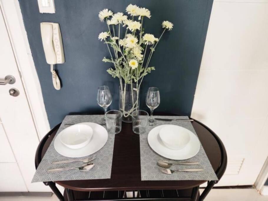 And Cozy Near Greenbelt Makati With Balcony Apartment