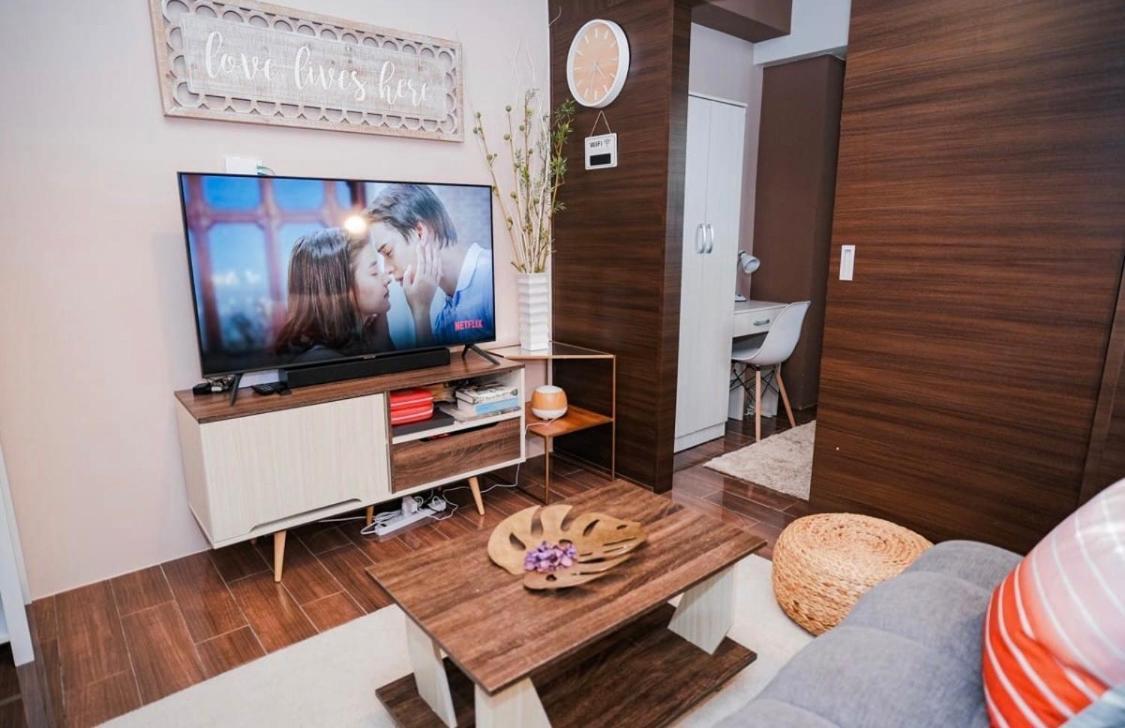 Luxe Dashaus At Air Makati With Balcony - Skyline View