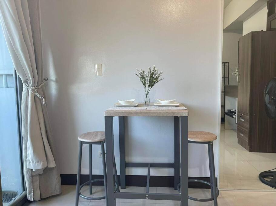 Cubao Manhattan, U 8j T D,studio *