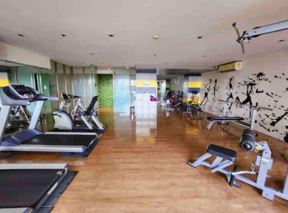 Apartment And Cozy Near Greenbelt Makati With Balcony