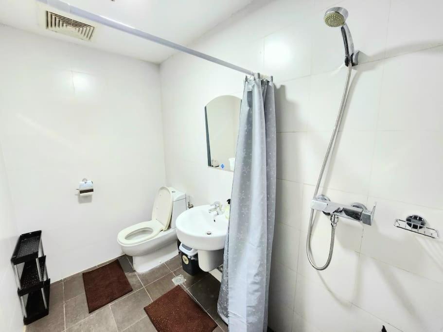 And Cozy Near Greenbelt Makati With Balcony *