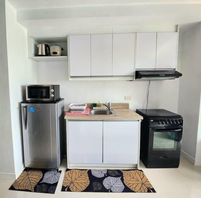 And Cozy Near Greenbelt Makati With Balcony Apartment Manila