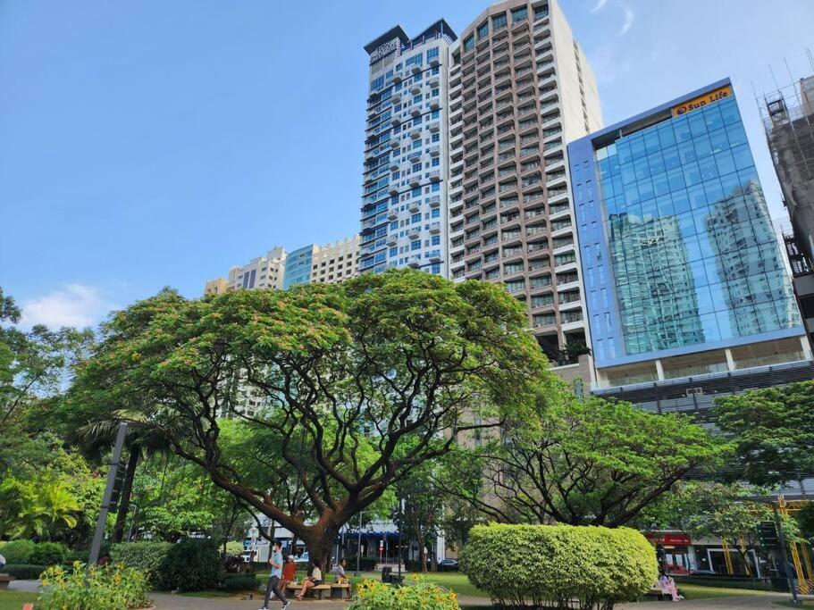 And Cozy Near Greenbelt Makati With Balcony
