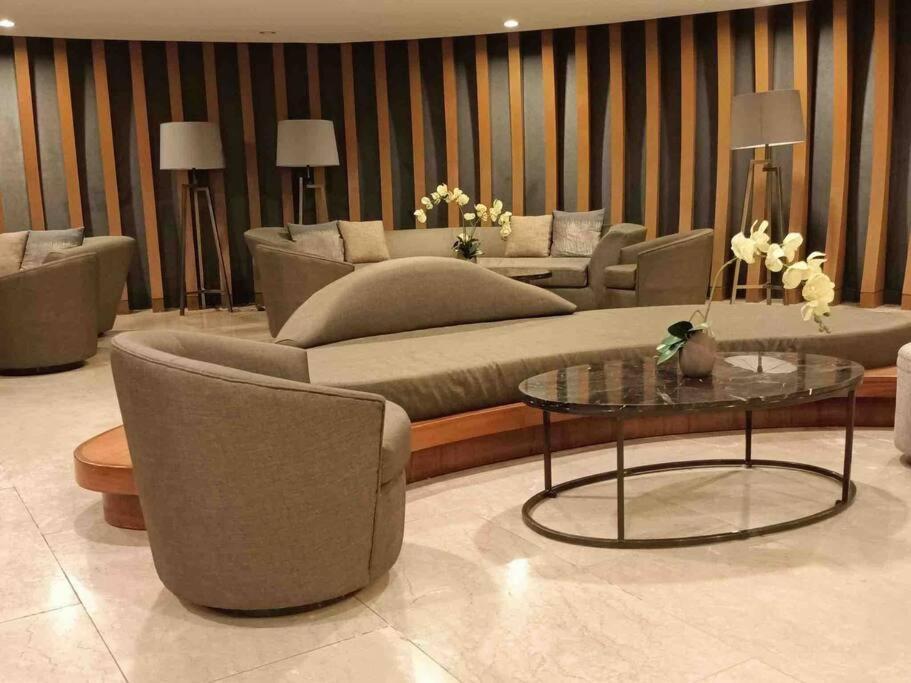 Shore 2 Staycation - Near Mall Of And Casinos Manila