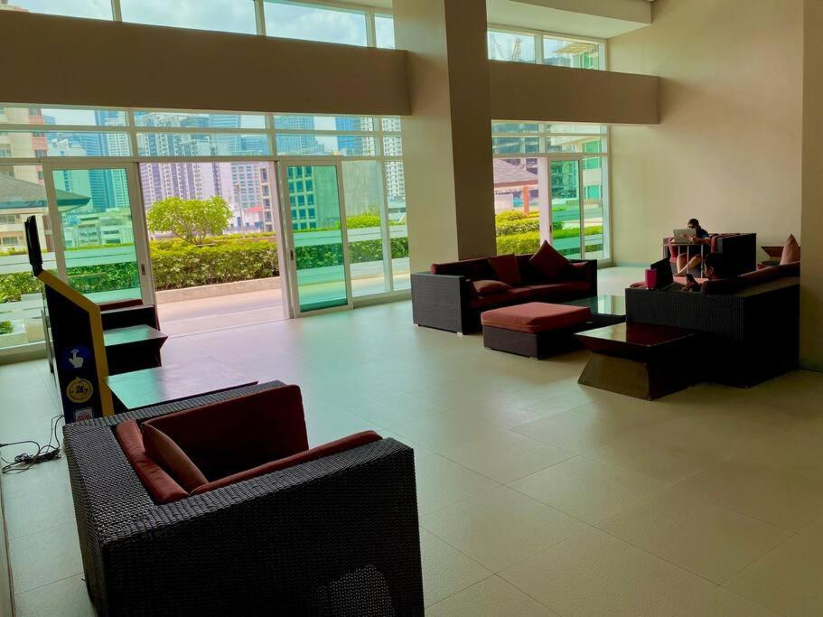 Makati Penthouse With Stunning Skyline View Manila