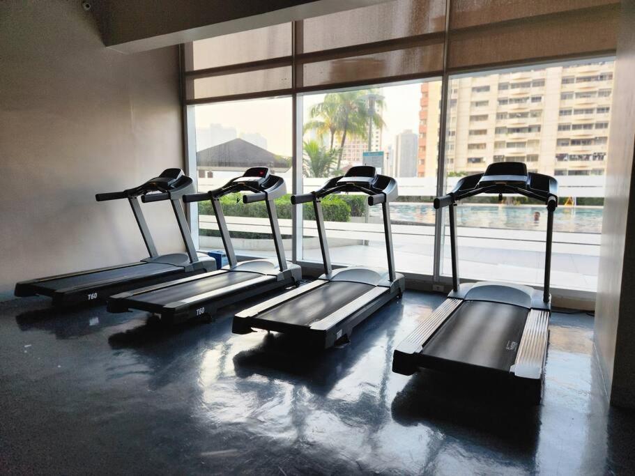 Makati Penthouse With Stunning Skyline View Apartment *